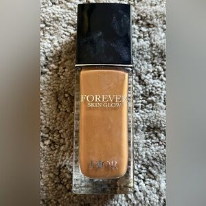 Dior Forever Skin Glow Foundation - Warm Tan - Shade 5W - 1 oz.